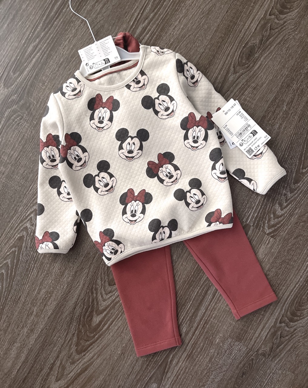 Bộ C & A áo nỉ chần bông màu be minnie nơ đỏ - quần legging cotton đỏ size 3 - 36m