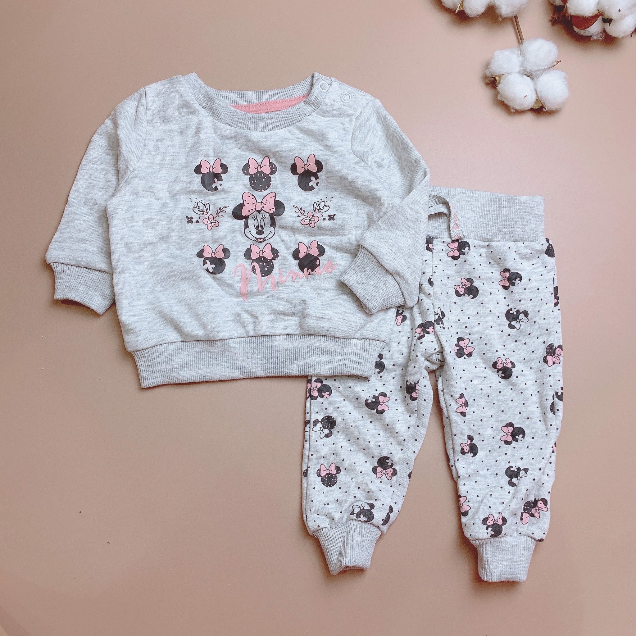 Bộ nỉ da cá Primark màu ghi xám Minnie hồng