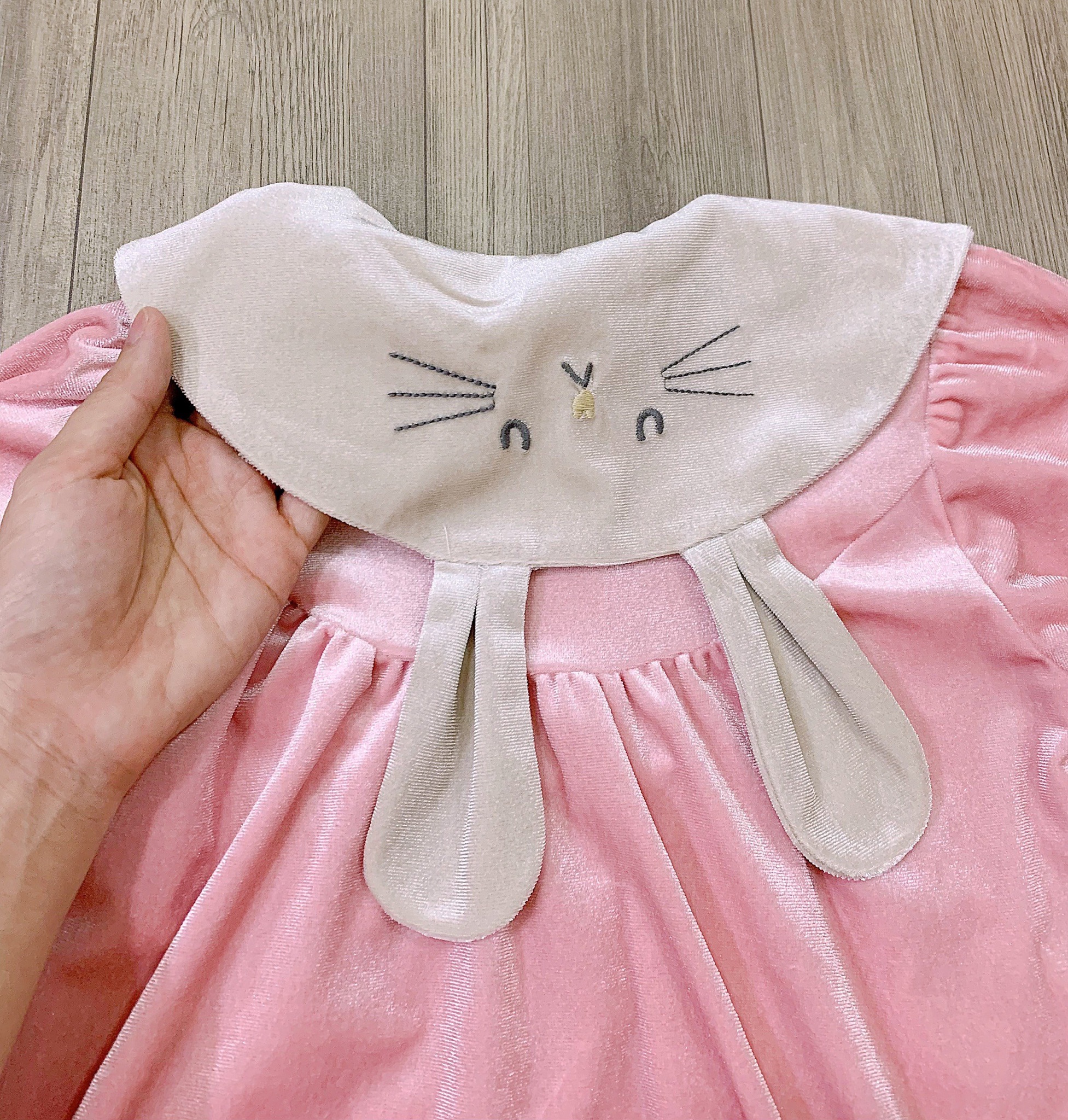 Váy nhung cổ sen lưng thỏ Milkmile 3 màu đỏ / vàng / hồng size 90 - 140