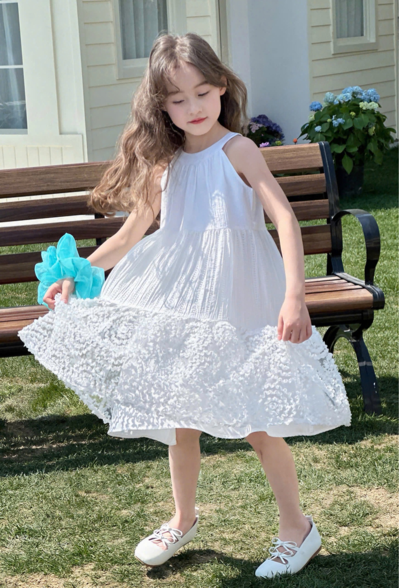 MLS 4845 - Váy Melisa màu trắng cổ yếm chân voan hoa nổi bé gái size 2-12y