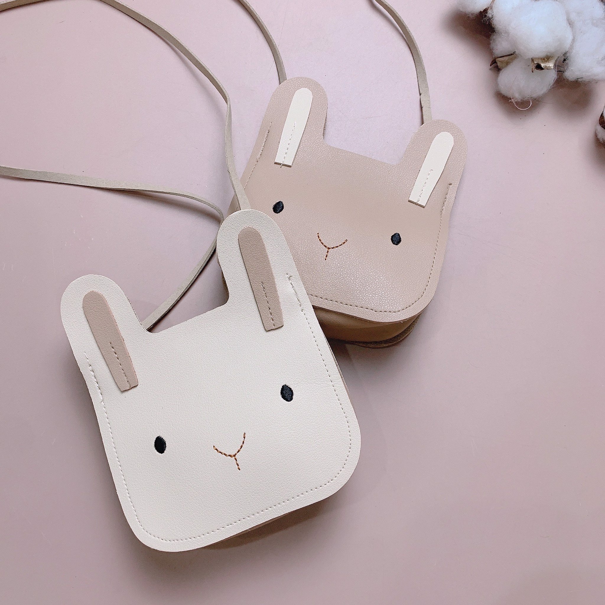 Túi xách hình thỏ 2 màu hồng/be - kích thước 12*11*5cm
