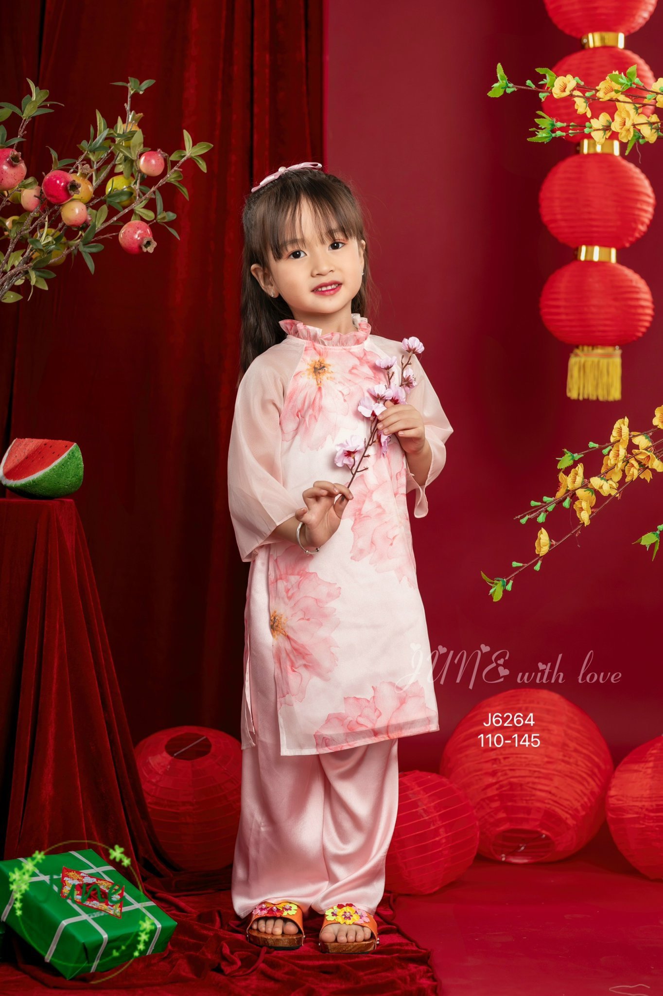 Áo dài voan lụa June with love hoa màu hồng cổ bèo