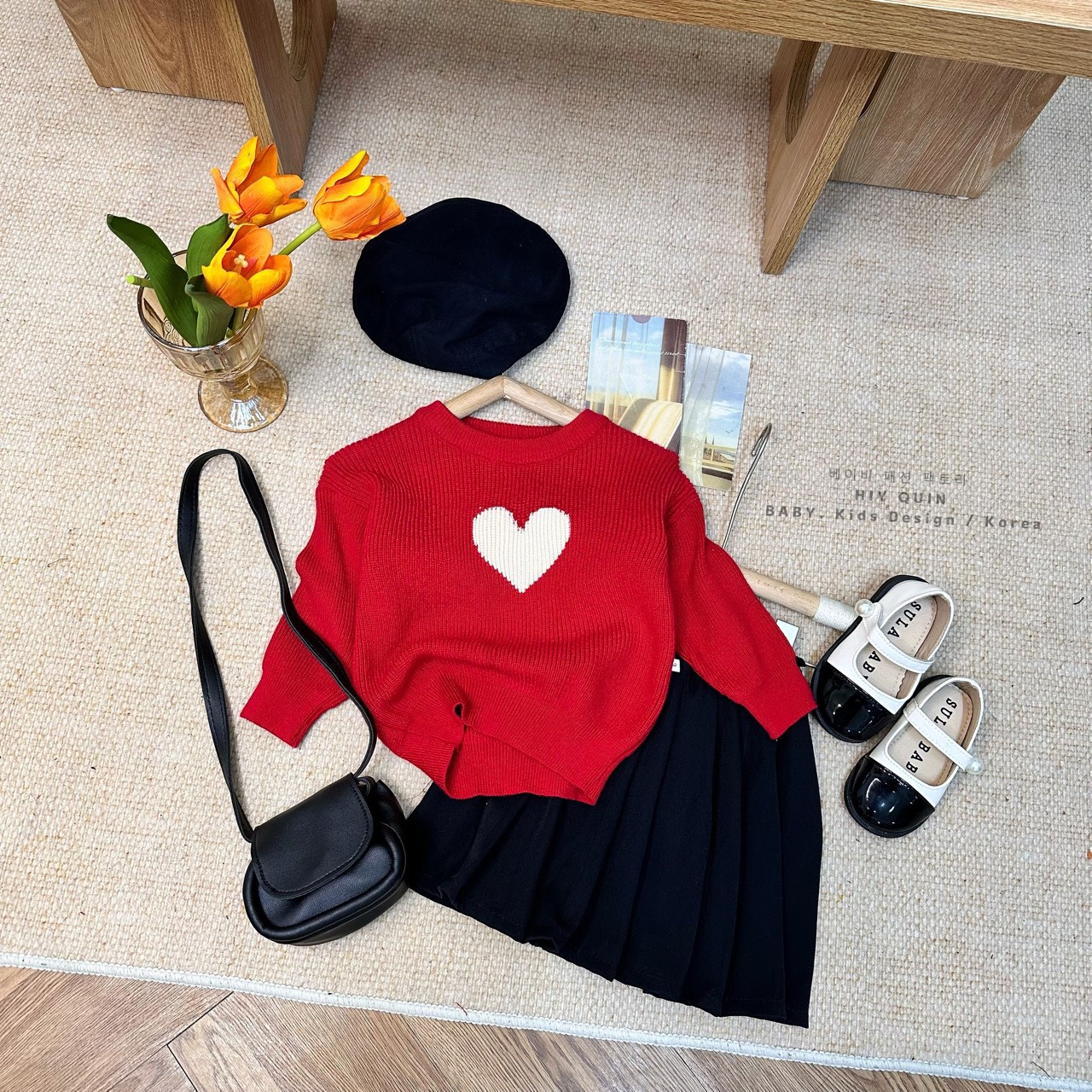 Set Hiy - Quin áo len hình tim - chân váy xếp li size 2 - 6y