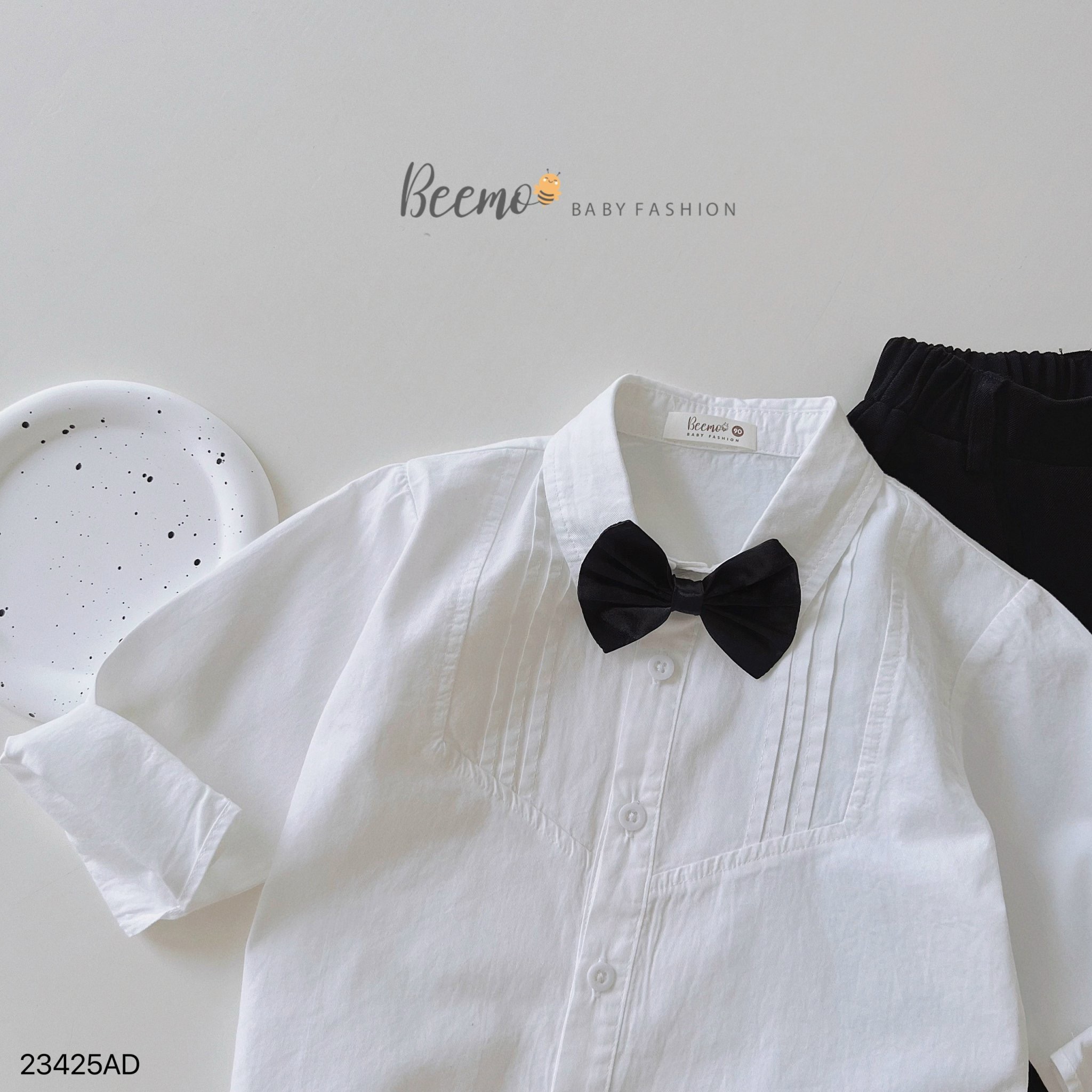 Áo sơ mi trắng cổ đức Beemo xếp li ngực ( kèm nơ ) size 80 - 130
