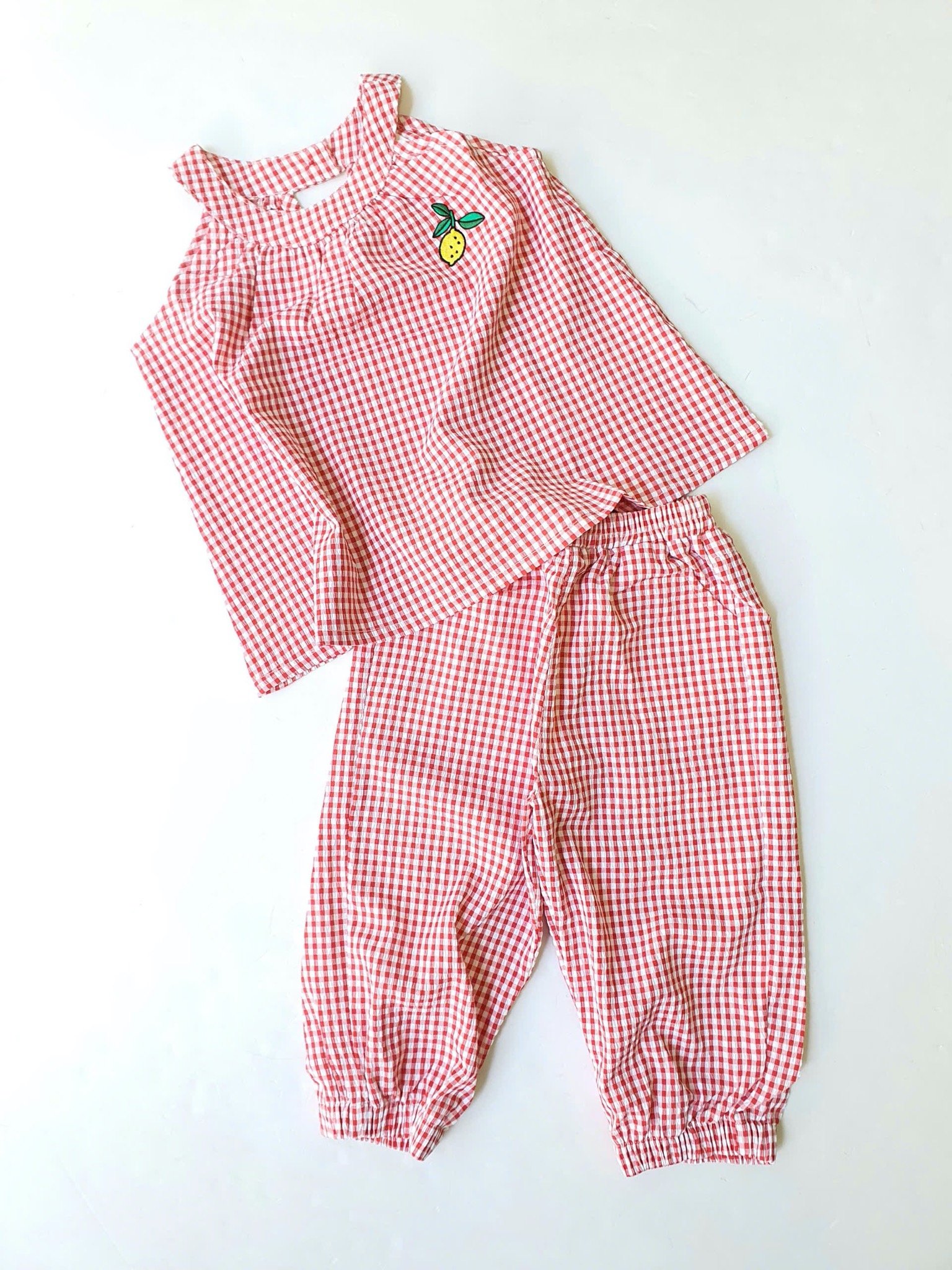 Set bộ Little Bobdog xuất Hàn kẻ caro đỏ thêu quả chanh bé gái size 110-150