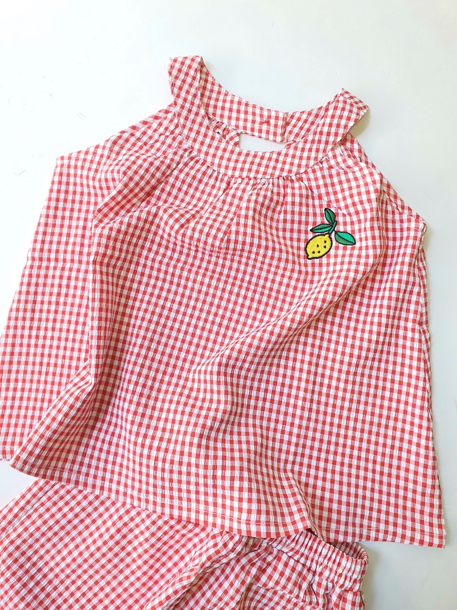 Set bộ Little Bobdog xuất Hàn kẻ caro đỏ thêu quả chanh bé gái size 110-150