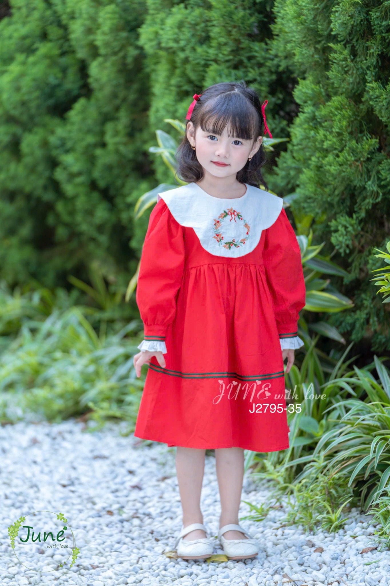J2795 - Váy June màu đỏ cổ trắng thêu vòng nguyệt quế noel size 1-10y