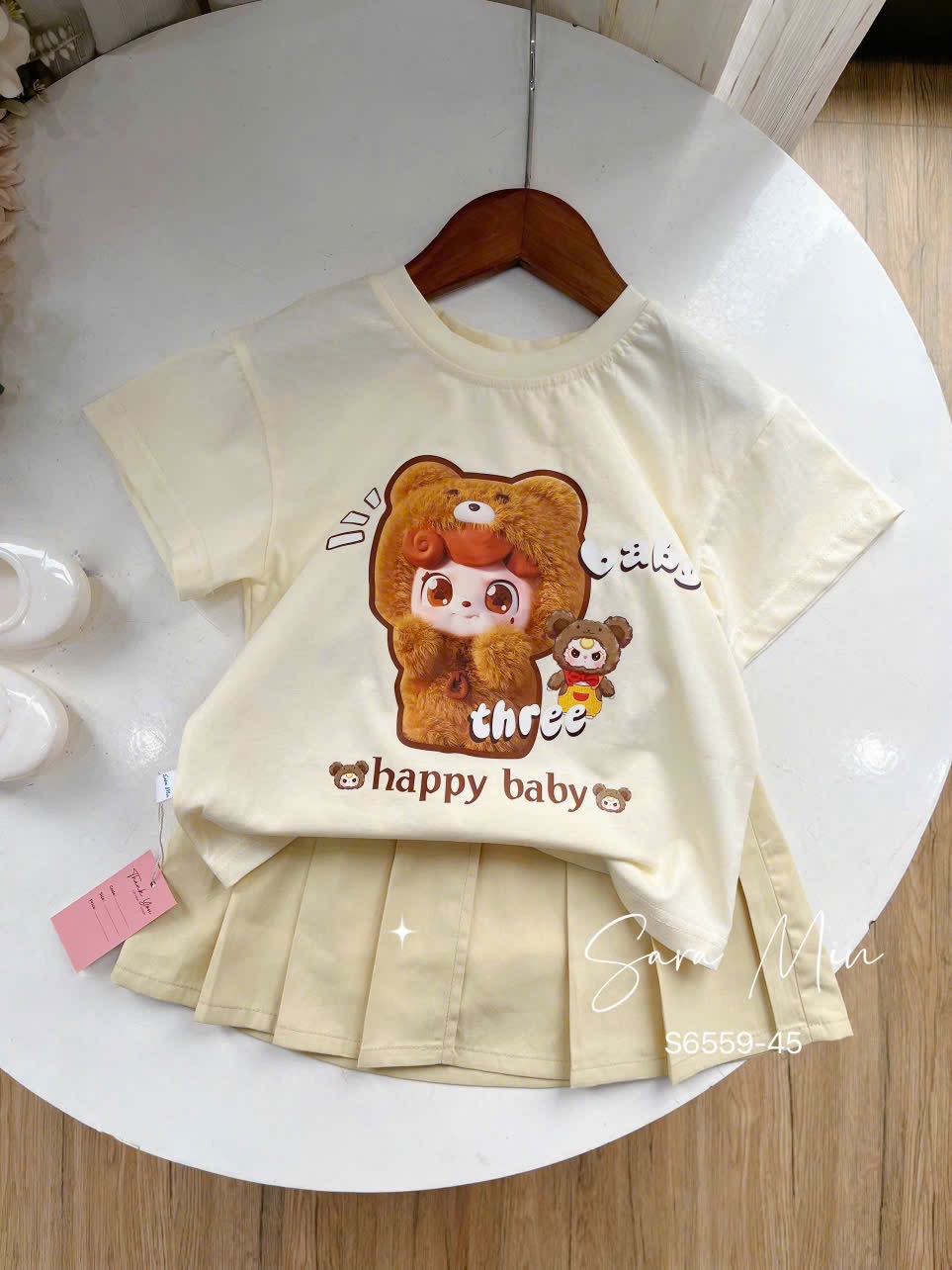 S6559 - Bộ Sara min áo Baby Three màu be + chân váy xếp ly bé gái size 2-12y
