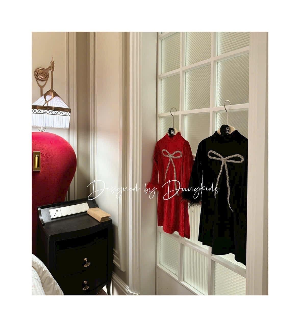 Áo dài Dungkids vải nhung tuyết đính nơ to 2 màu đỏ, đen cho bé gái size 1-10y
