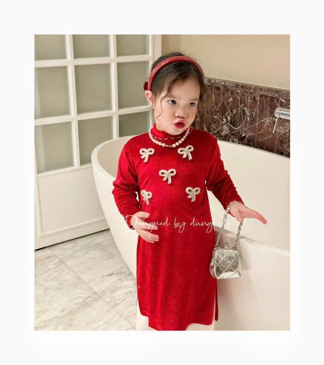 Áo dài Dungkids vải nhung tuyết đính tràn nơ nhỏ 2 màu đỏ, xanh bé gái size 1-10y