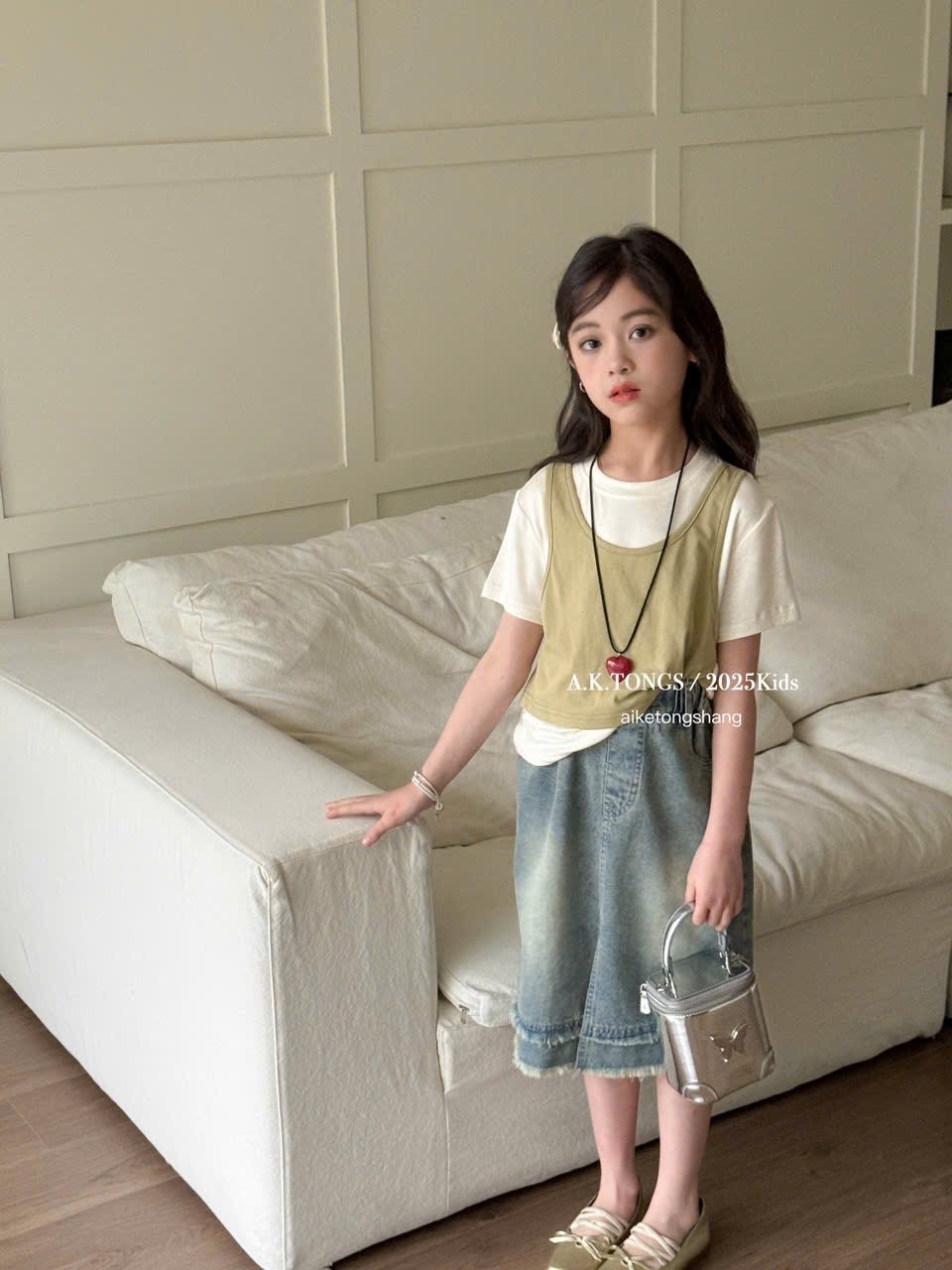 Set bộ QC áo thun kem phối gile xanh/tím + chân váy jean mềm bé gái size 110-150