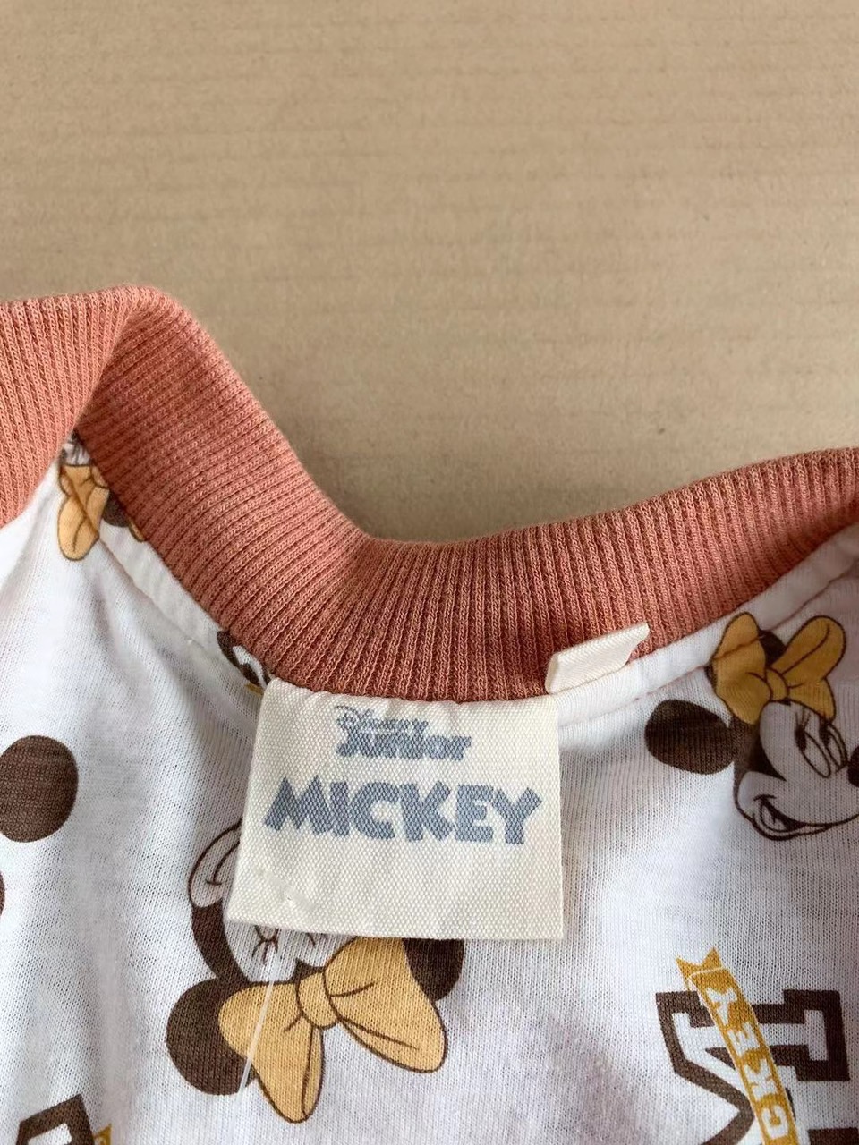 Áo khoác bomber Disney Mickey màu nâu phối tay be size 1-5y