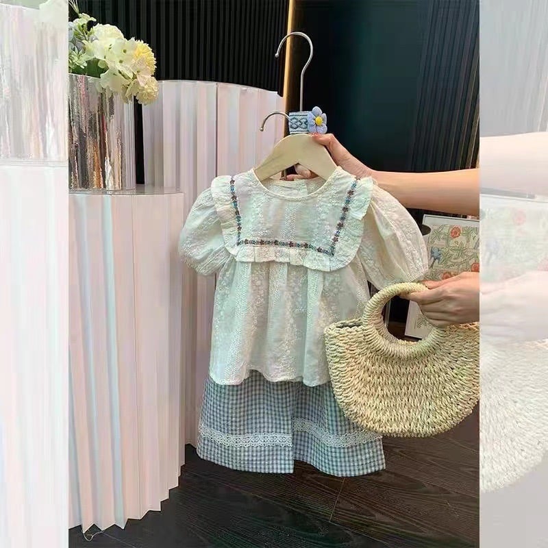 Set bộ QC áo màu be vải thô thêu + quần caro xanh bé gái size 90-140