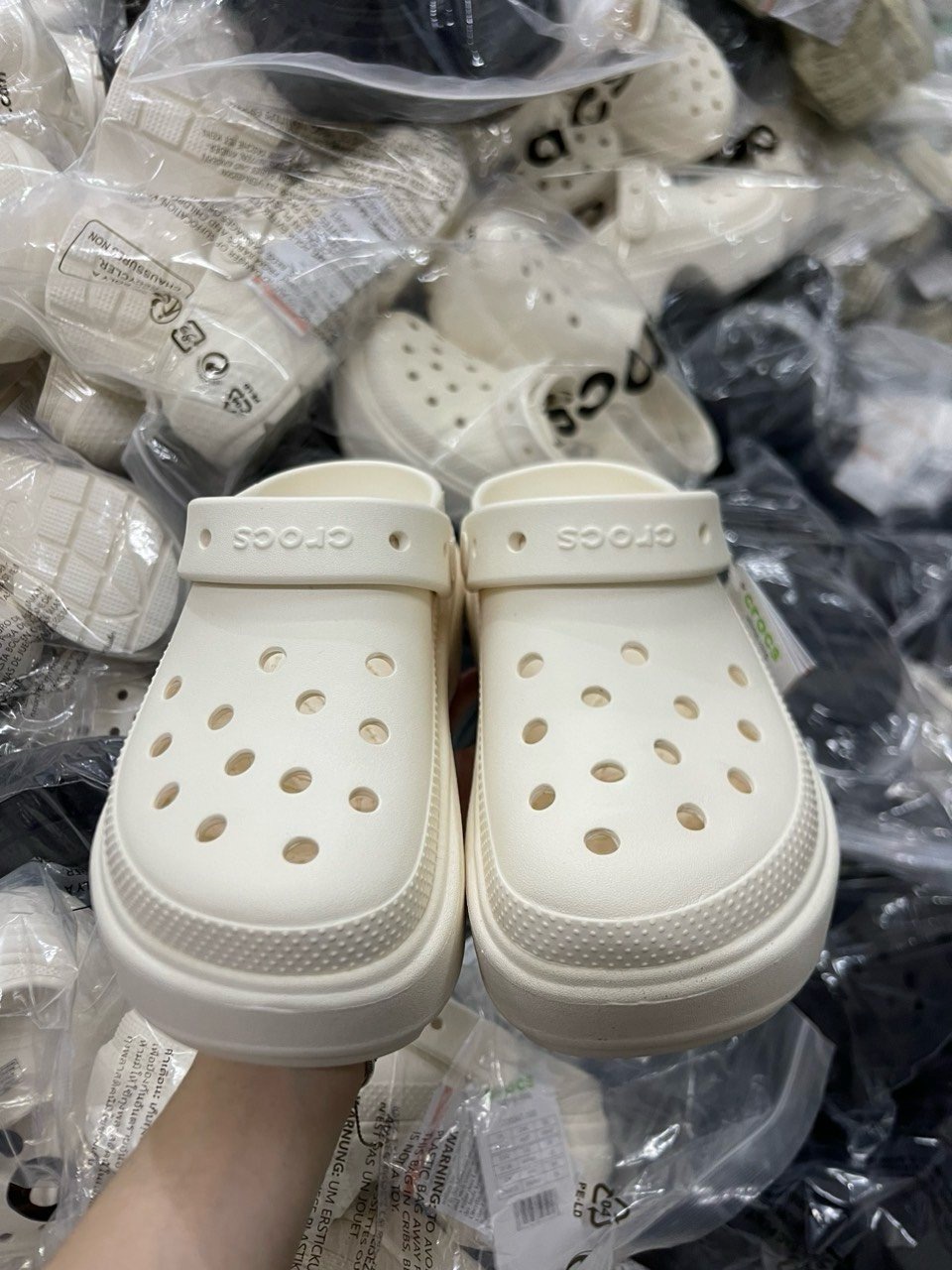 Sục Crocs Stomp đế cao trơn nhiều màu cho Mẹ