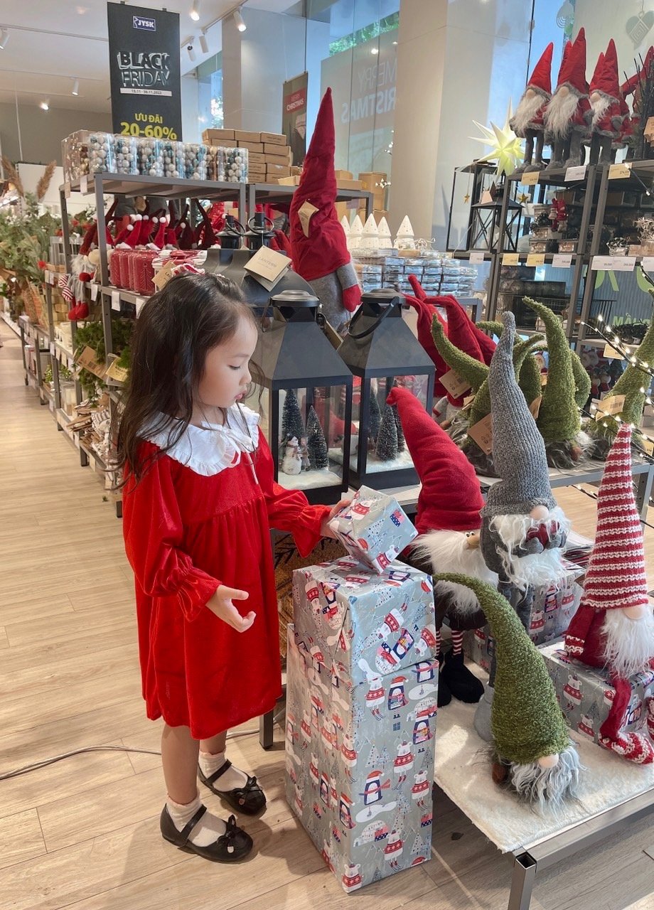 Váy Lennco nhung đỏ phối cổ sen bèo trắng size 12m - 10y