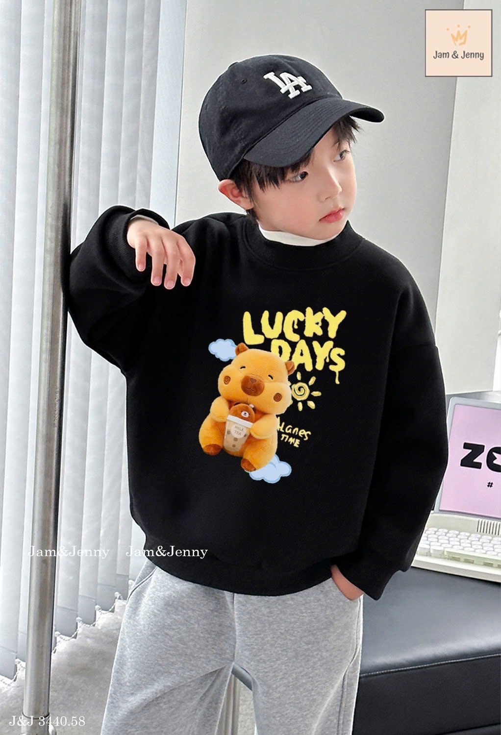 J&J 3440 - Bộ nỉ da cá Jam&Jenny áo đen Capybara - quần ghi size 2 - 12y
