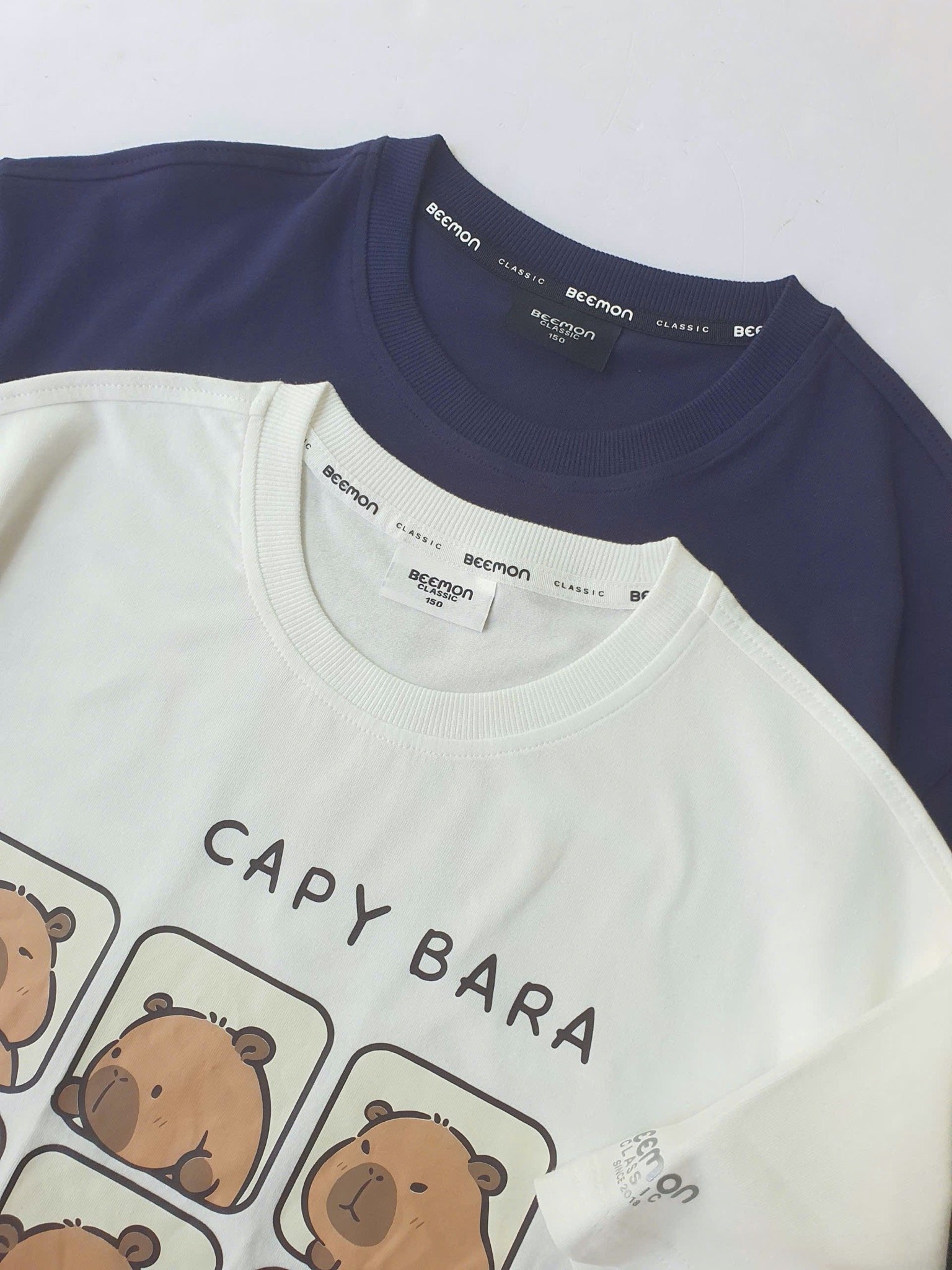 Áo cotton Beemon hoạ tiết Capybara 2 màu trắng/navy cho bé size 120-160