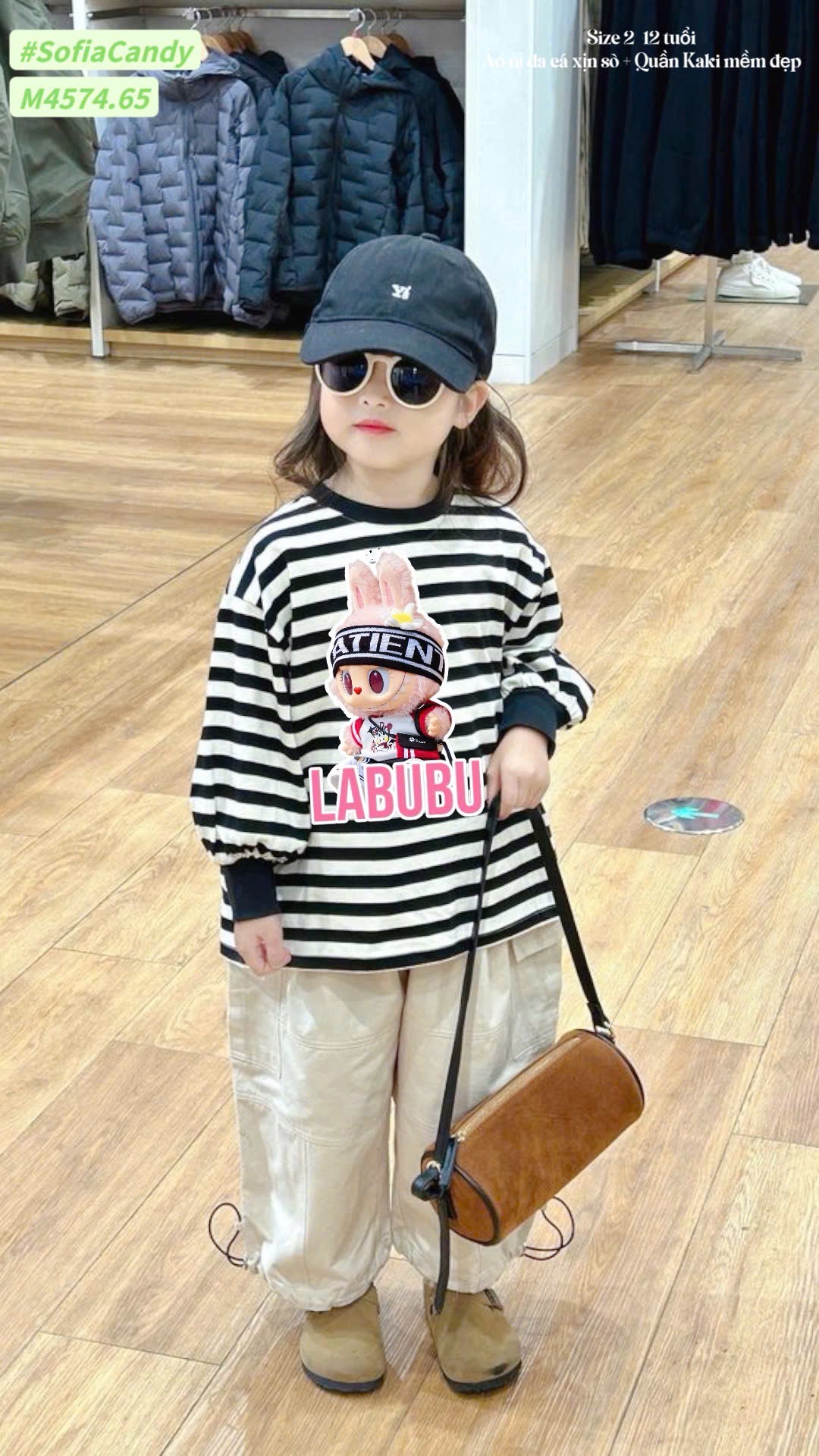 M4574 - Bộ Mia Kids áo nỉ da cá kẻ trắng đen Labubu + quần kaki túi hộp size 2-12y (form to)