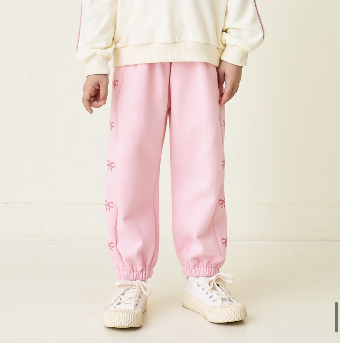 Quần nỉ mềm Bebezoo xuất Hàn in nơ hông bé gái size 100-150