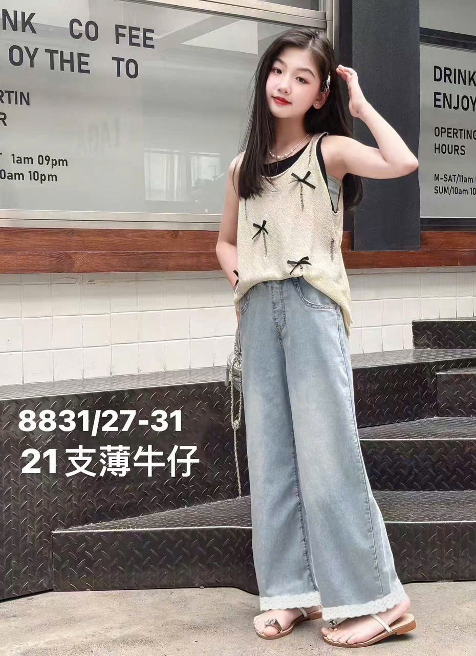 8831 - Quần jean giấy mềm QC dáng dài gấu viền ren bé gái size 110-150