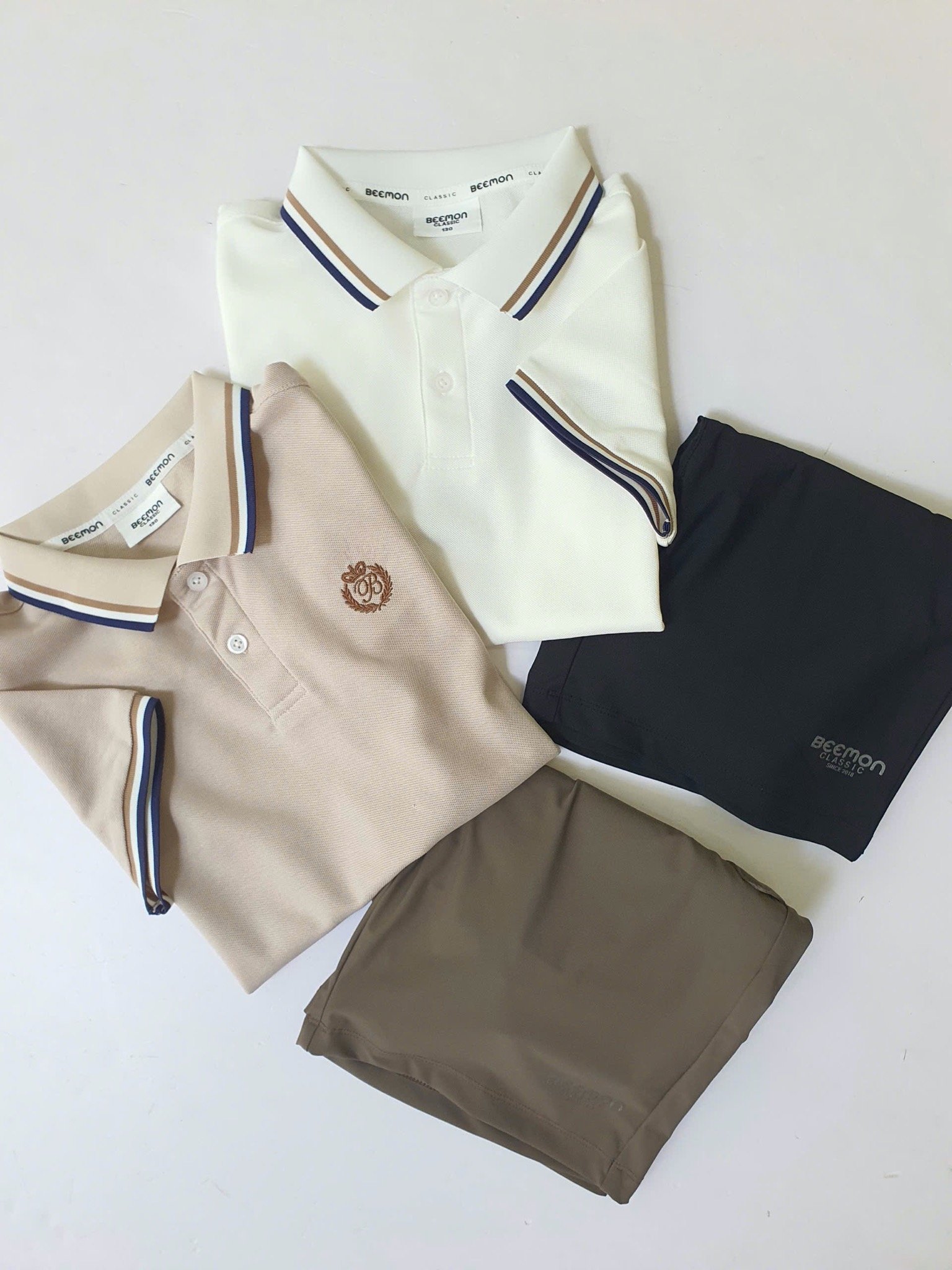 Bộ Polo cổ đức Beemon 2 màu trắng/be cho bé size 120-160