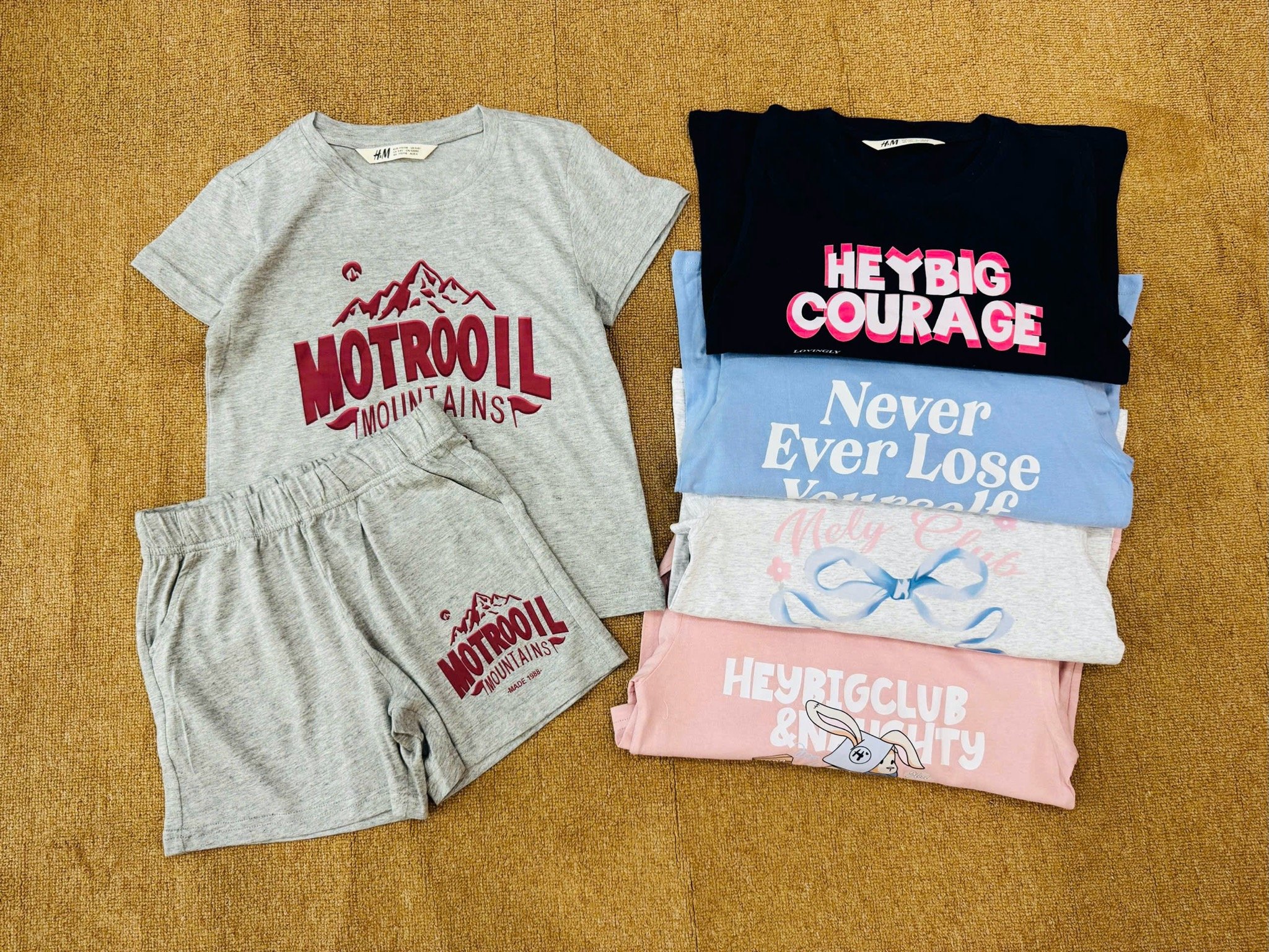 Bộ cotton HM vải dư dòng đại hoạ tiết chữ, nơ nhiều màu bé gái size 4-14y