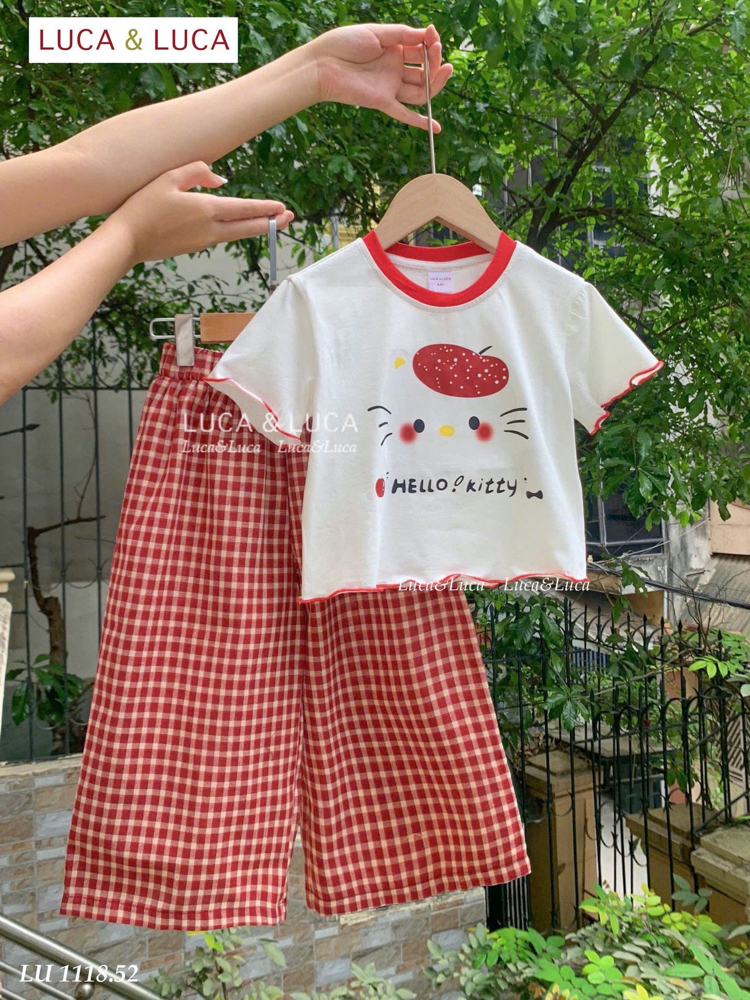 LU 1118 - Bộ LUCA áo trắng kitty viền đỏ + quần caro đỏ bé gái size 2-12y