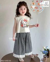 MLS 4945 - Bộ Melisa áo kitty dâu tây + quần caro viền ren bé gái size 2-12y