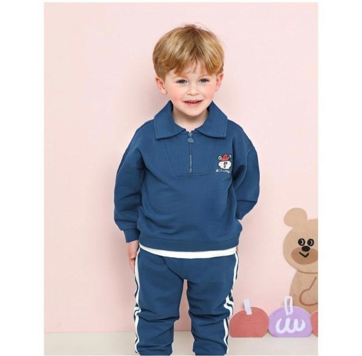 Áo nỉ da cá Milkmile cổ đức thêu ngực 2 màu xanh cốm/cổ vịt
