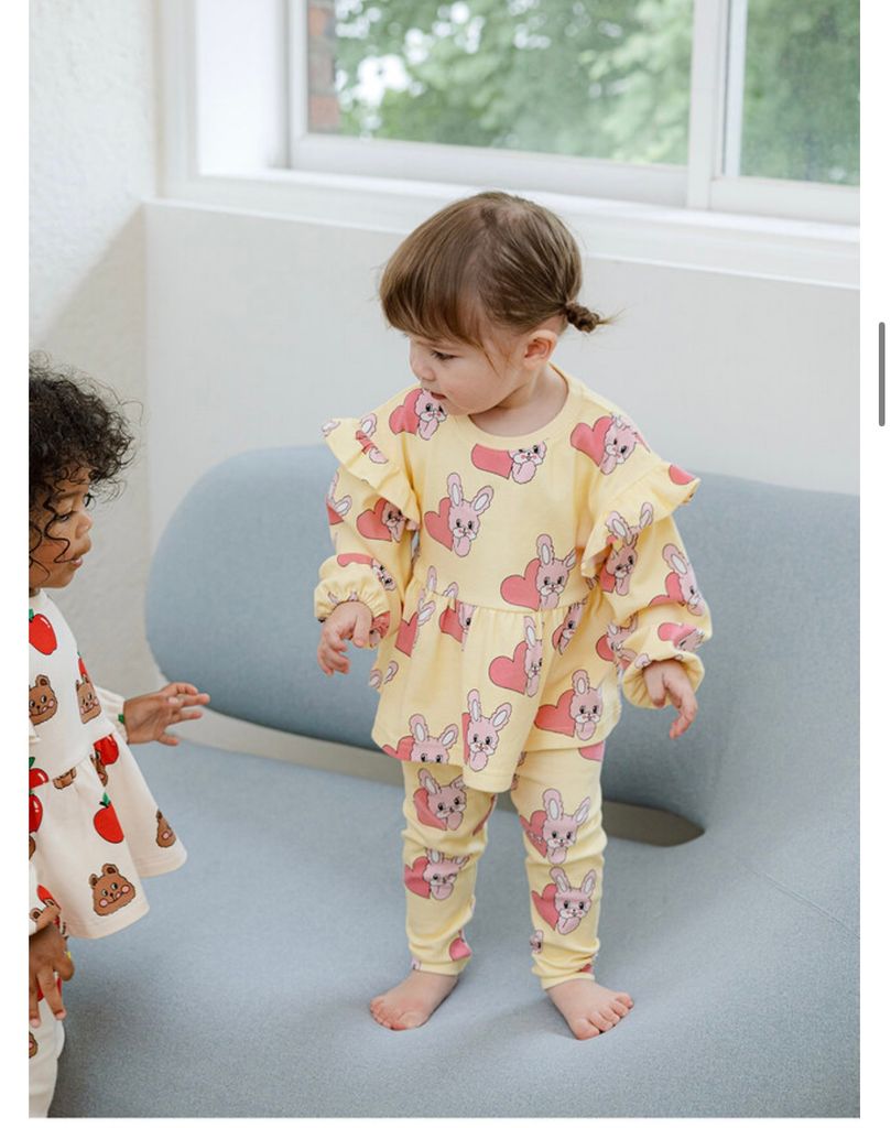 Bộ cotton xuất Hàn Rototo Bebe màu vàng in thỏ tim hồng size 110 - 130