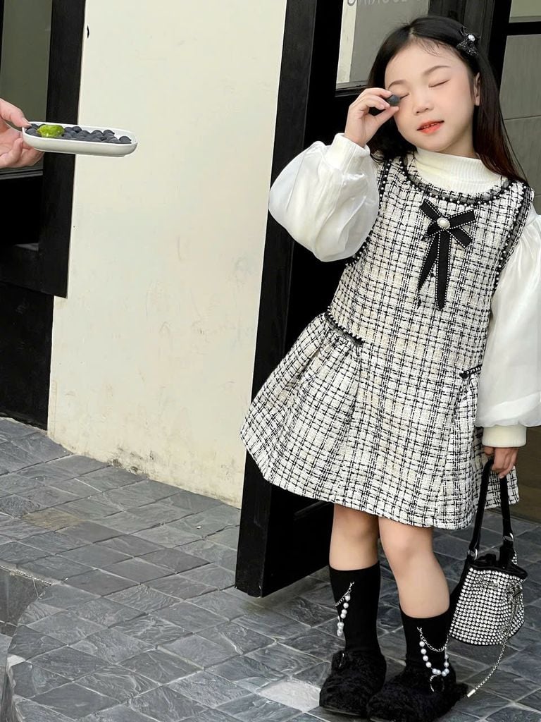 Set váy dạ tweed trắng phối đen + áo trắng bé gái size 100 - 140