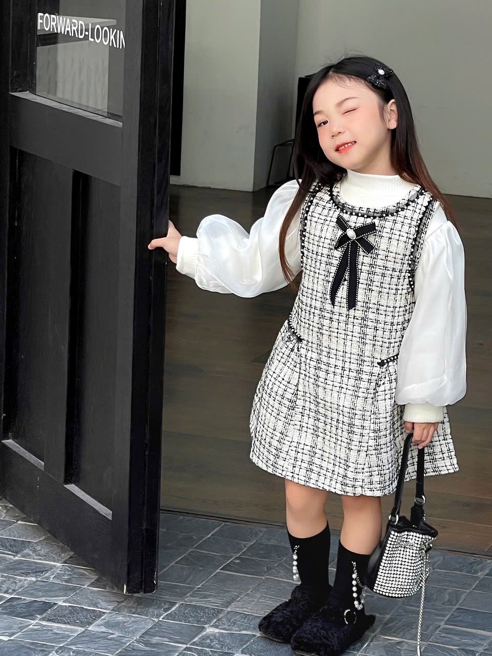 Set váy dạ tweed trắng phối đen + áo trắng bé gái size 100 - 140