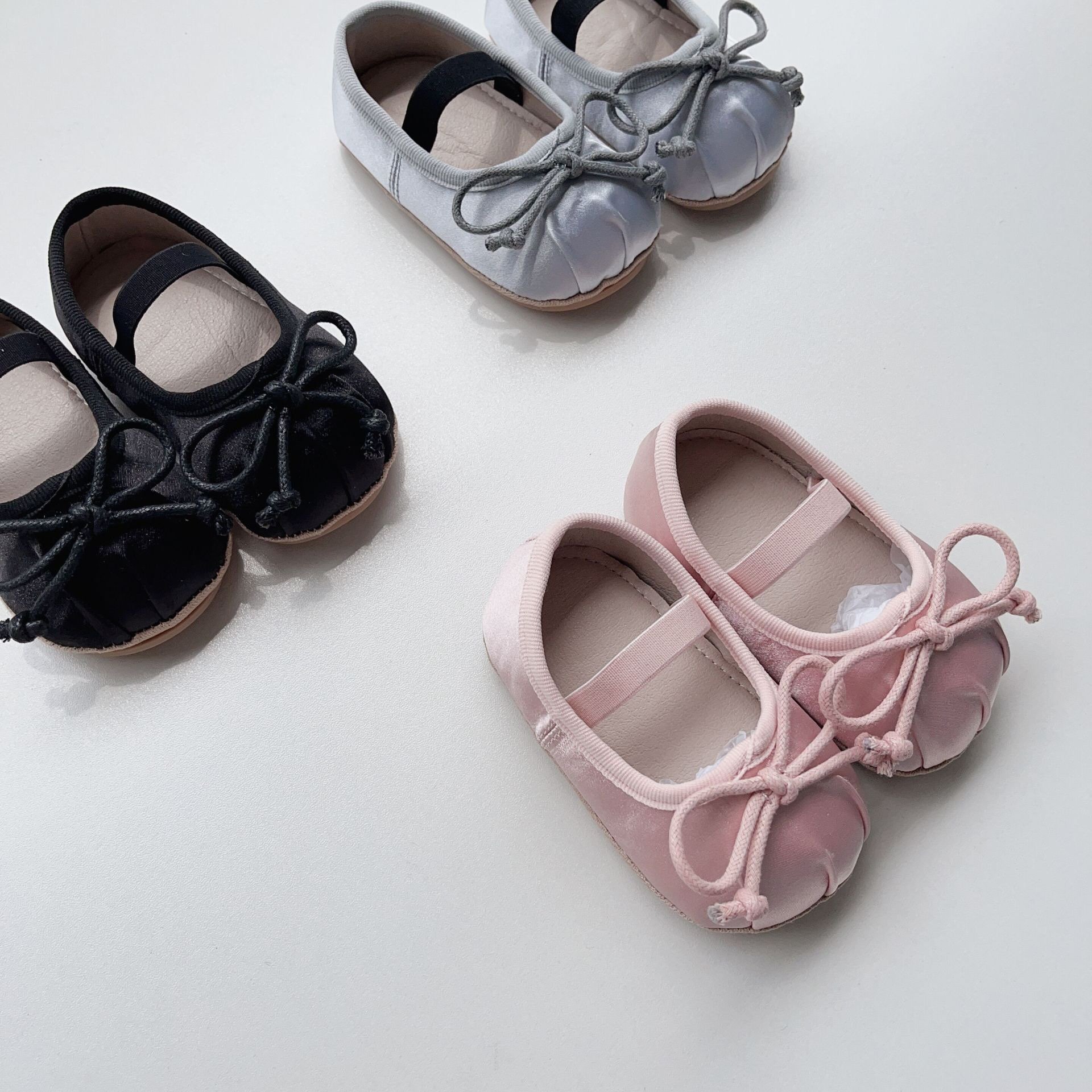 Giày tập đi đế cao su mềm đính nơ nhiều màu bé gái size 11-13cm