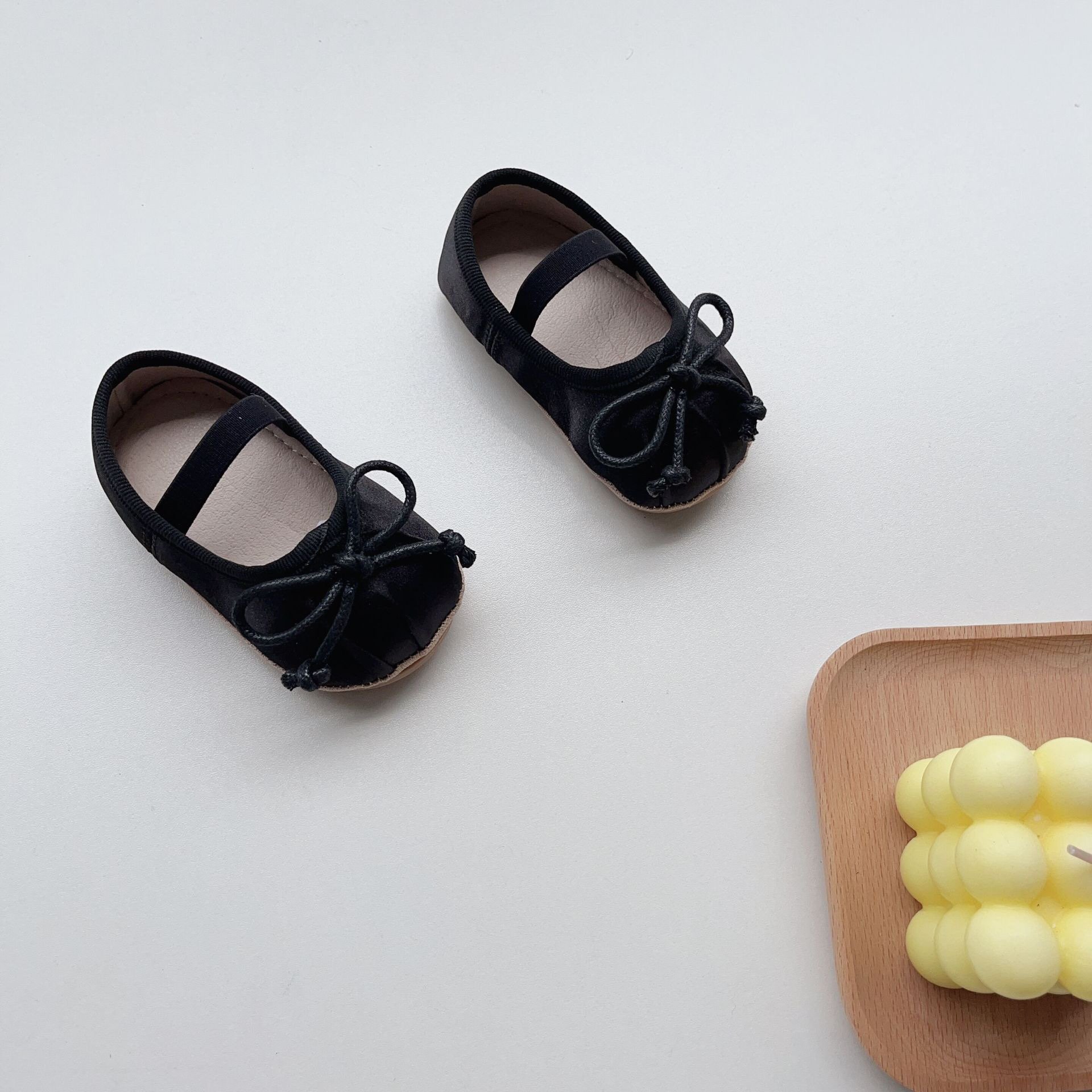 Giày tập đi đế cao su mềm đính nơ nhiều màu bé gái size 11-13cm