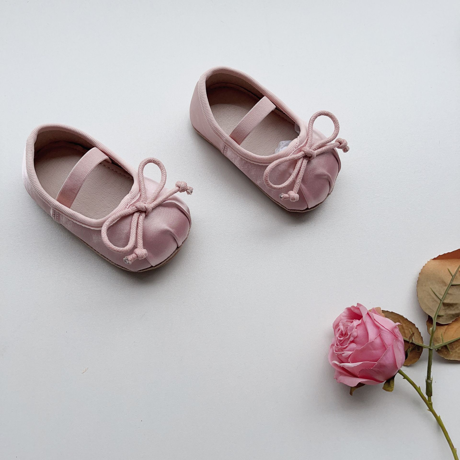 Giày tập đi đế cao su mềm đính nơ nhiều màu bé gái size 11-13cm