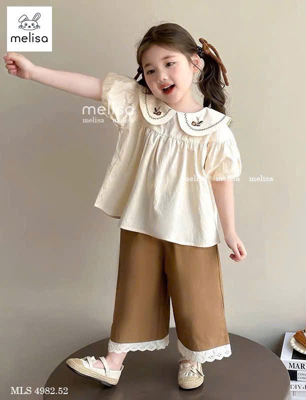 MLS 4982 - Bộ Melisa áo vàng cổ sen thêu + quần lửng màu nâu gấu ren bé gái size 2-12y
