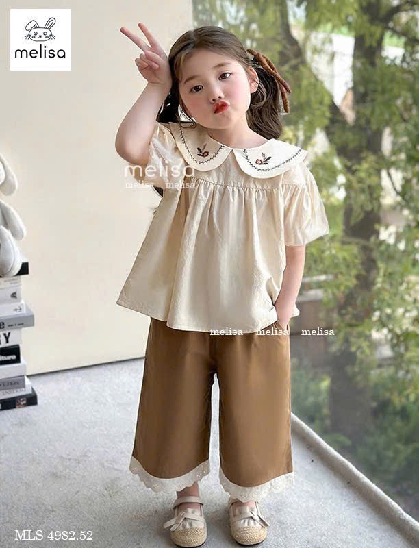 MLS 4982 - Bộ Melisa áo vàng cổ sen thêu + quần lửng màu nâu gấu ren bé gái size 2-12y
