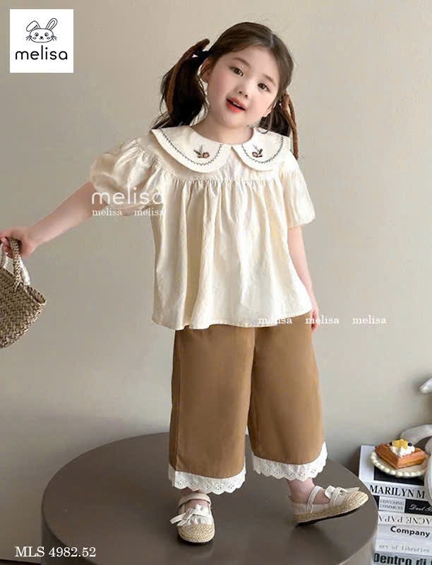 MLS 4982 - Bộ Melisa áo vàng cổ sen thêu + quần lửng màu nâu gấu ren bé gái size 2-12y