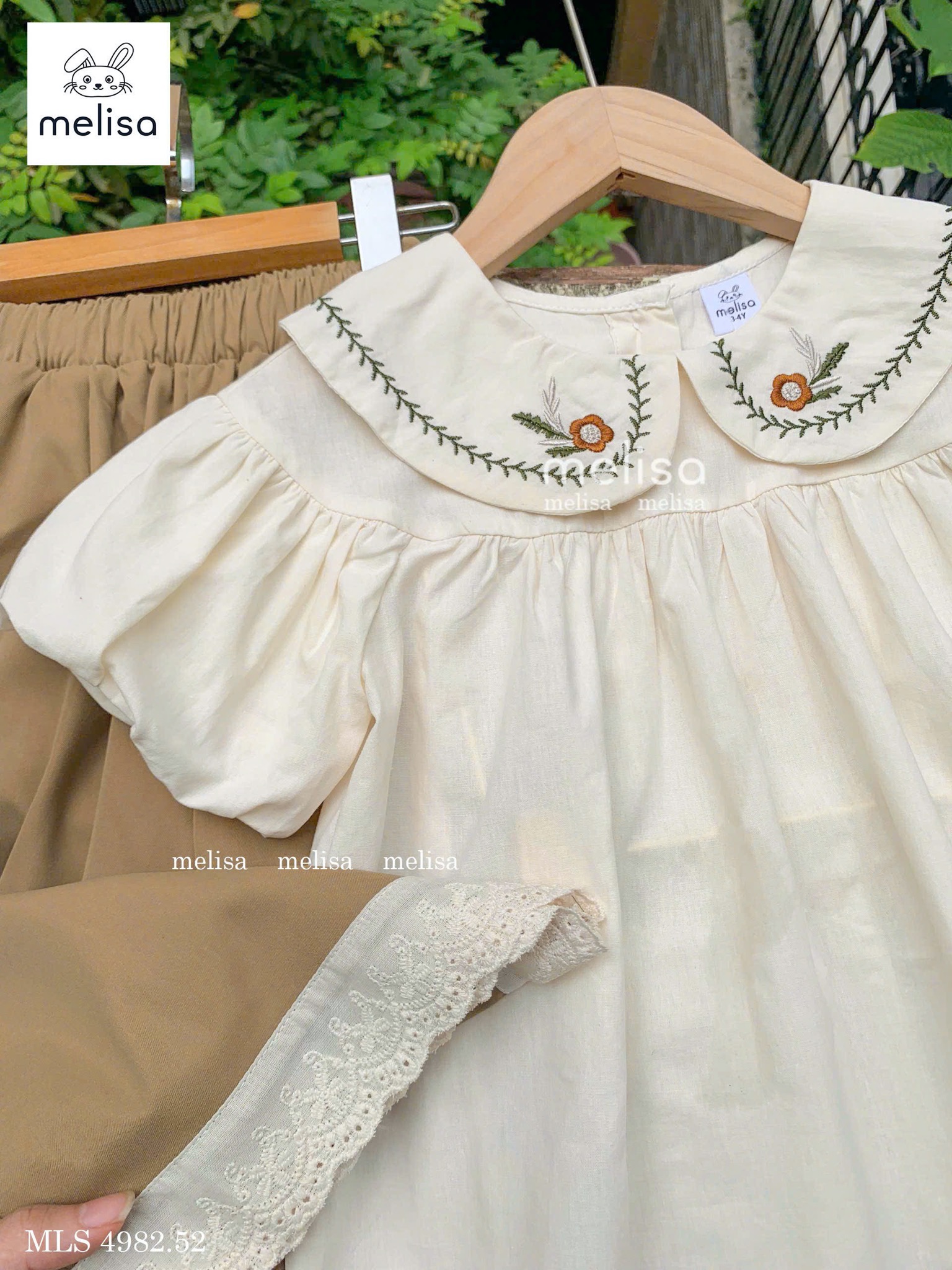 MLS 4982 - Bộ Melisa áo vàng cổ sen thêu + quần lửng màu nâu gấu ren bé gái size 2-12y