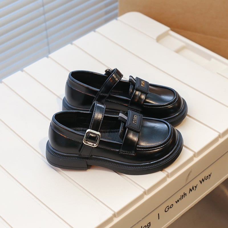 XXJ - 6180 - Giày moca Miu Miu 2 màu đen, kem cho bé gái size 26-36