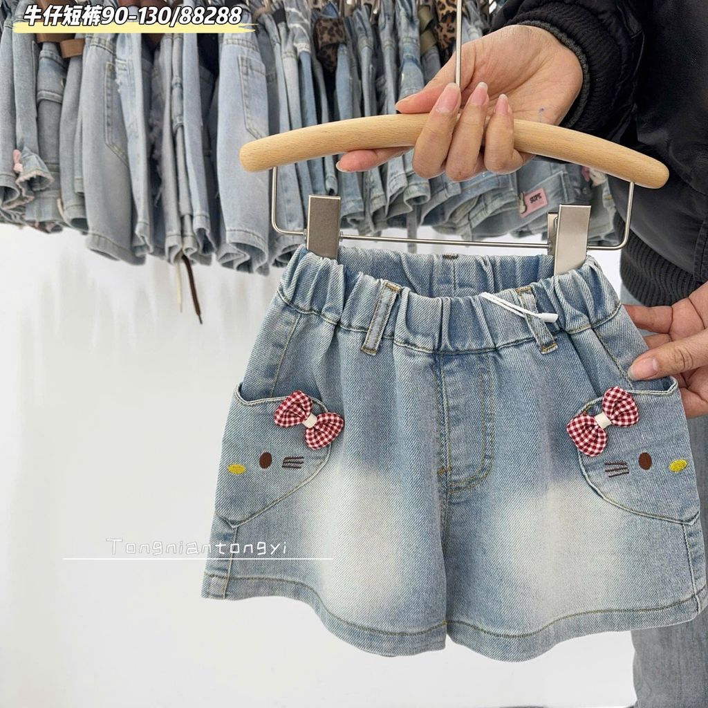 D137 - Quần short jean mềm QC túi kitty màu xanh bé gái size 90-130