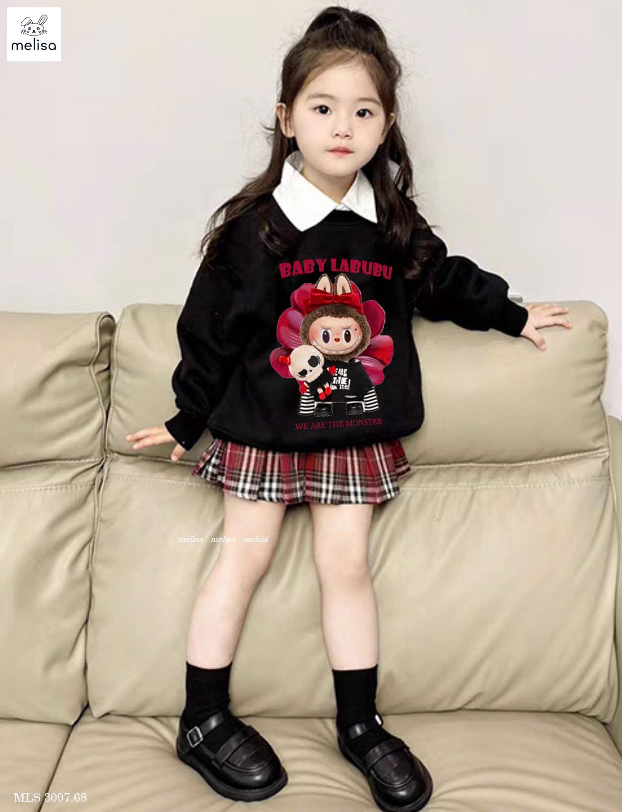 MLS 3097 - Bộ nỉ Melisa áo nỉ Labubu màu đen cổ trắng rời + chân váy kaki kẻ đỏ size 2-12y