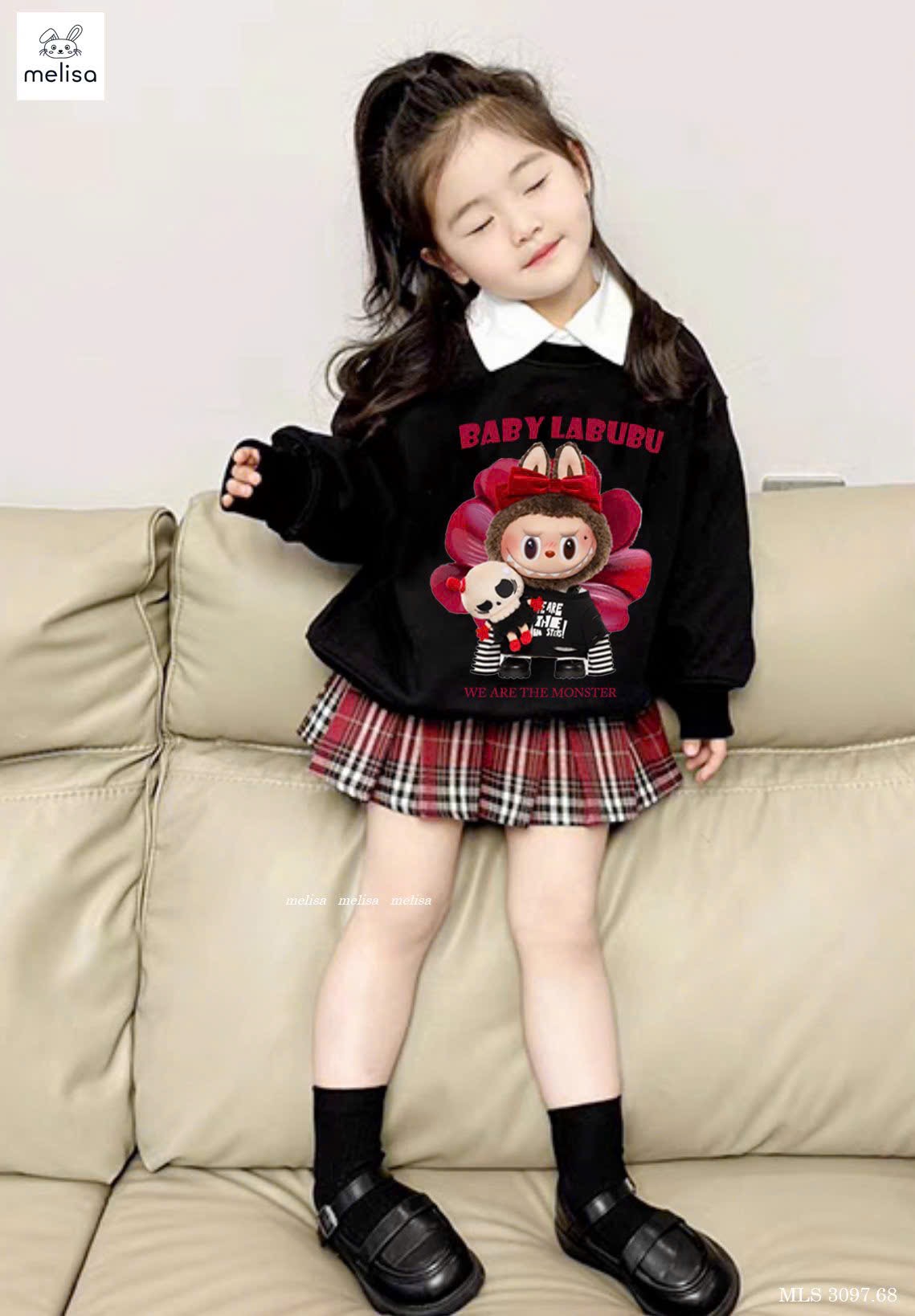 MLS 3097 - Bộ nỉ Melisa áo nỉ Labubu màu đen cổ trắng rời + chân váy kaki kẻ đỏ size 2-12y