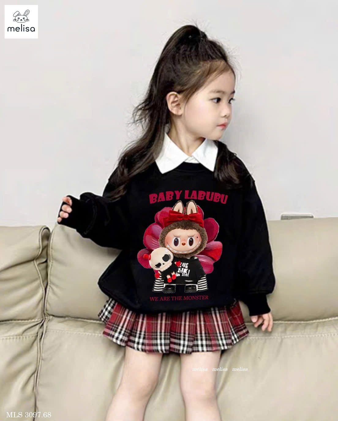 MLS 3097 - Bộ nỉ Melisa áo nỉ Labubu màu đen cổ trắng rời + chân váy kaki kẻ đỏ size 2-12y
