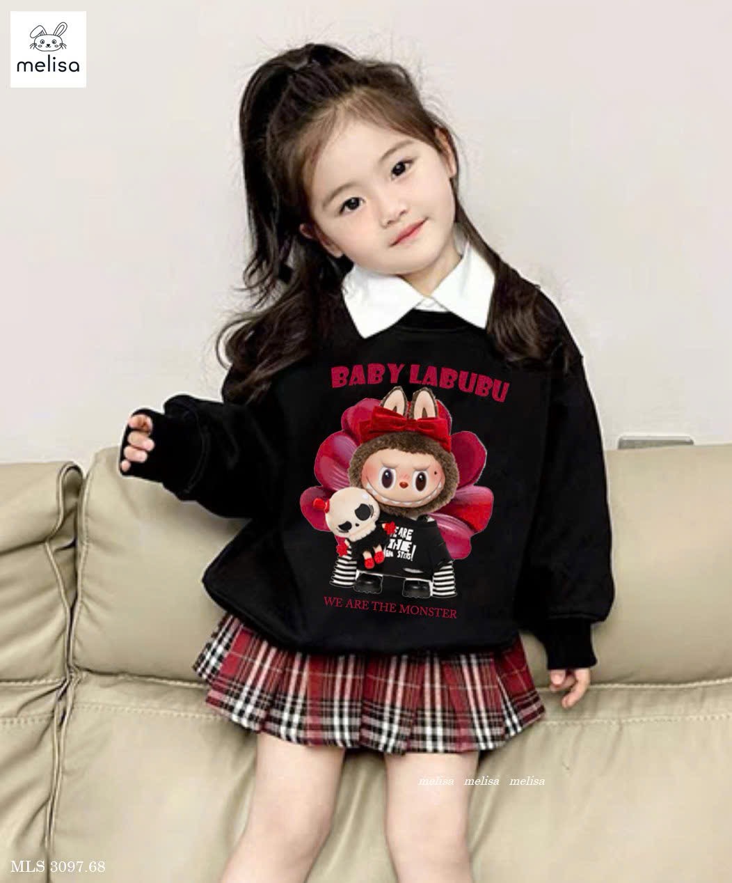 MLS 3097 - Bộ nỉ Melisa áo nỉ Labubu màu đen cổ trắng rời + chân váy kaki kẻ đỏ size 2-12y