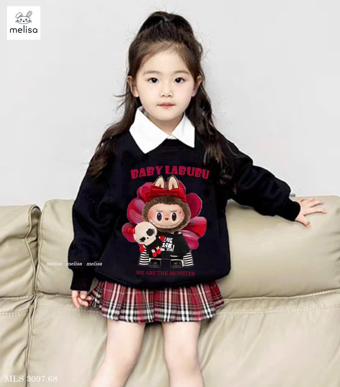 MLS 3097 - Bộ nỉ Melisa áo nỉ Labubu màu đen cổ trắng rời + chân váy kaki kẻ đỏ size 2-12y