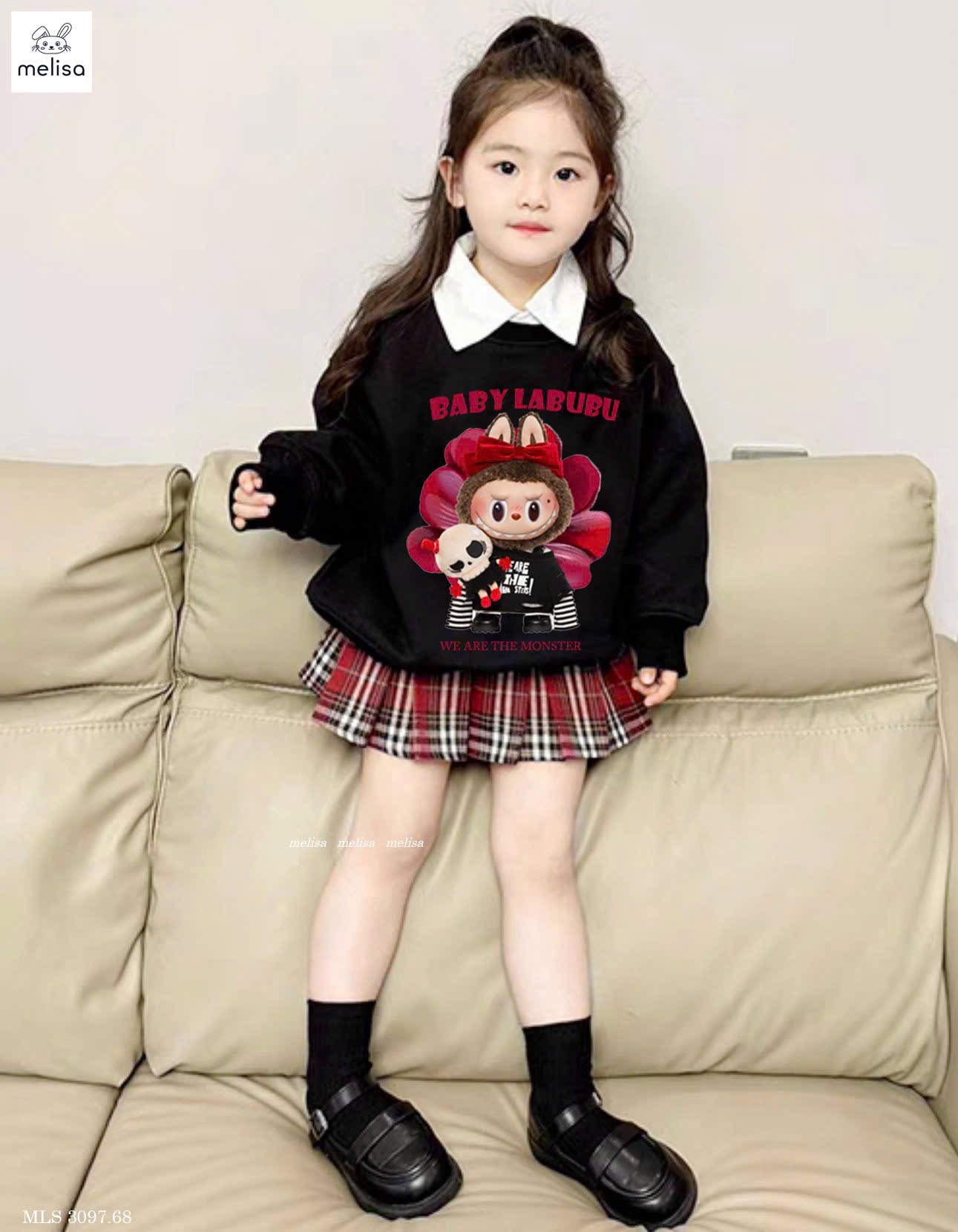MLS 3097 - Bộ nỉ Melisa áo nỉ Labubu màu đen cổ trắng rời + chân váy kaki kẻ đỏ size 2-12y