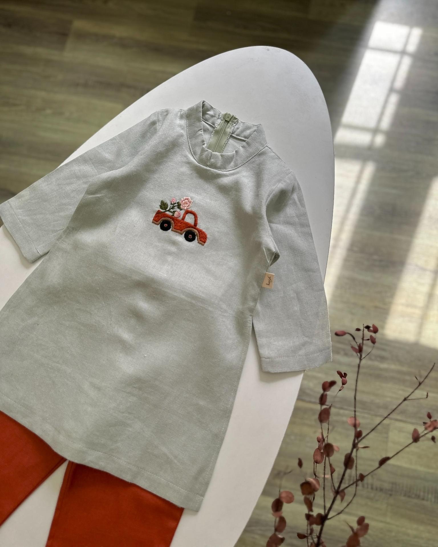 Áo dài linen Harifa thêu ngực nhiều màu BT size 1 - 6y