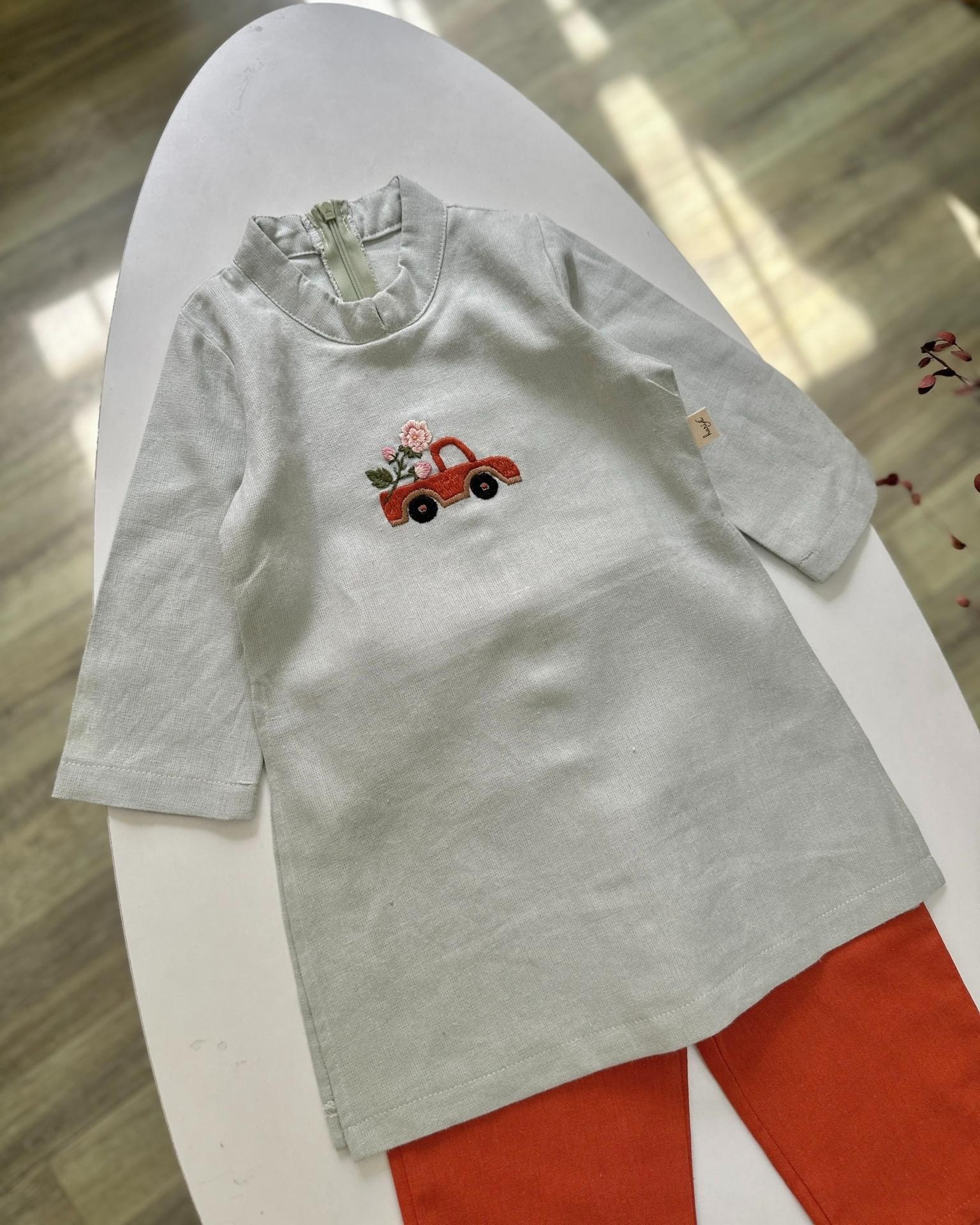 Áo dài linen Harifa thêu ngực nhiều màu BT size 1 - 6y