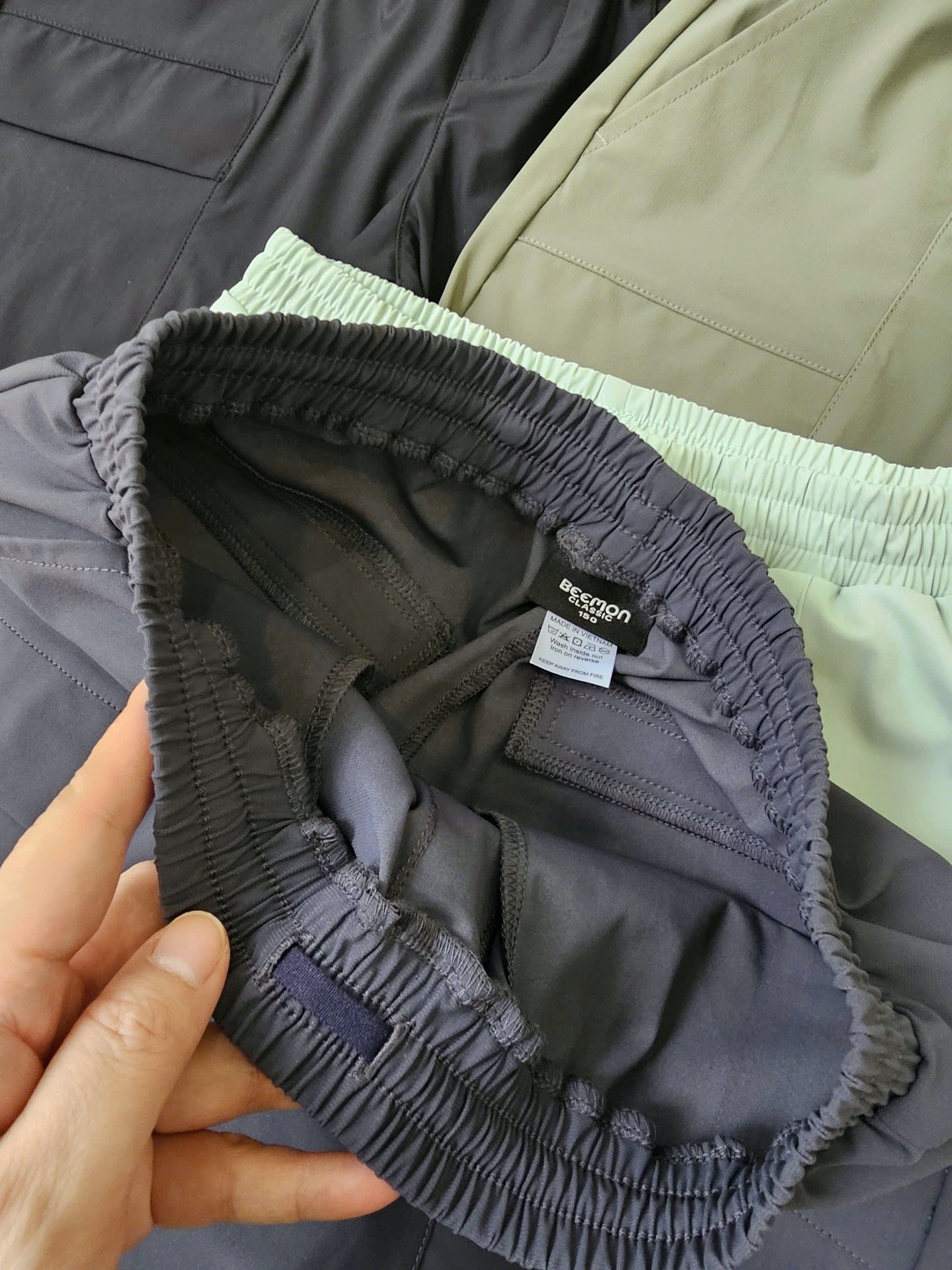 Quần short vải golf Bee Mon túi hộp 4 màu cho bé size 120-160